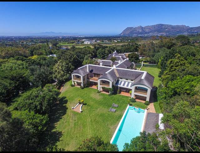 9 BEDROOM HOUSE FOR SALE IN CONSTANTIA